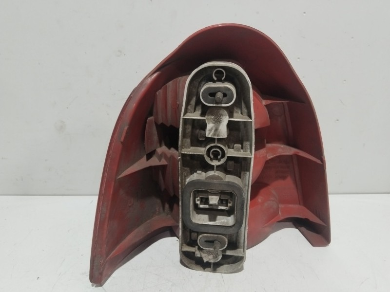 Recambio de piloto trasero derecho para renault twingo (co6) 1.2 referencia OEM IAM 7700426320  