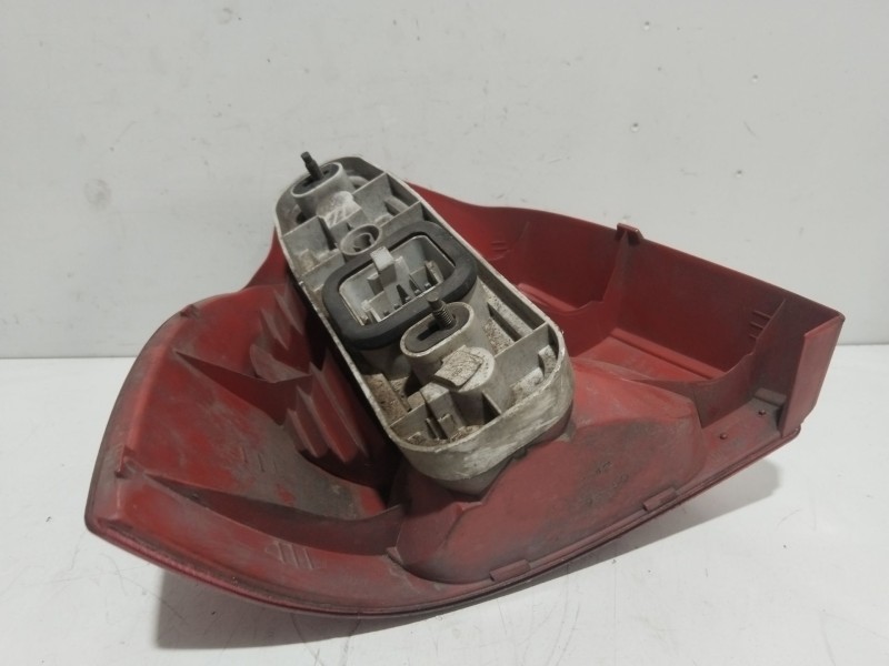 Recambio de piloto trasero derecho para renault twingo (co6) 1.2 referencia OEM IAM 7700426320  