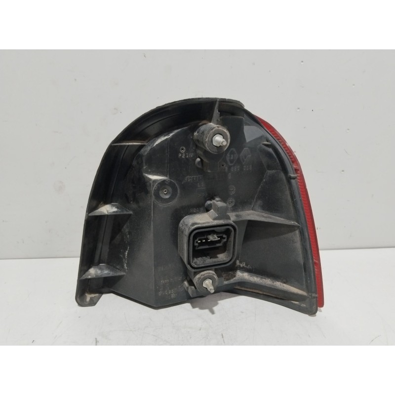 Recambio de piloto trasero izquierdo para renault twingo (co6) 1.2 (c066/67/68) referencia OEM IAM 7700820013  36970748