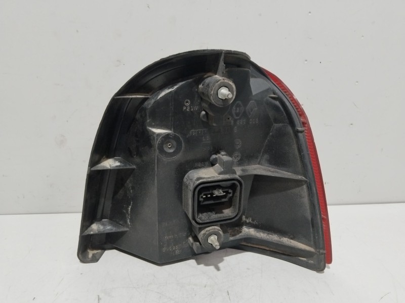 Recambio de piloto trasero izquierdo para renault twingo (co6) 1.2 (c066/67/68) referencia OEM IAM 7700820013  36970748