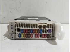 Recambio de caja reles / fusibles para toyota iq 2 referencia OEM IAM 8273074040  