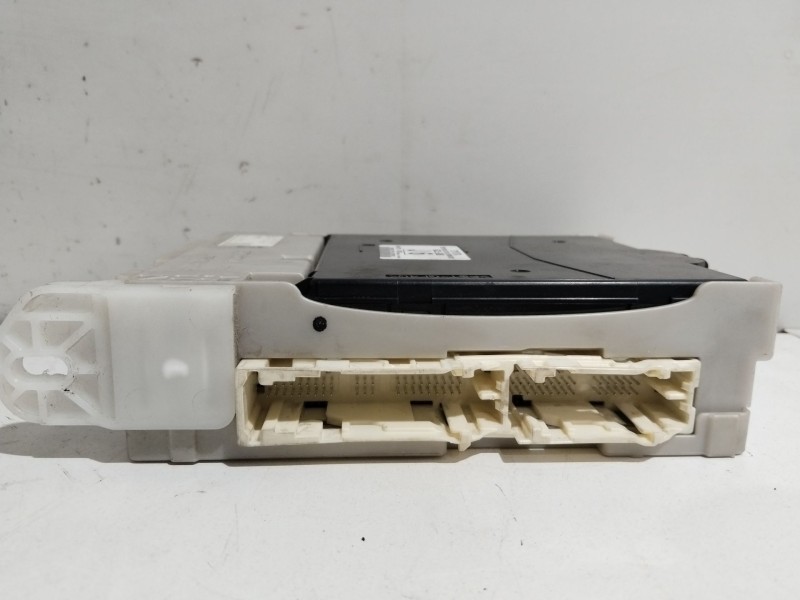 Recambio de caja reles / fusibles para toyota iq 2 referencia OEM IAM 8273074040  