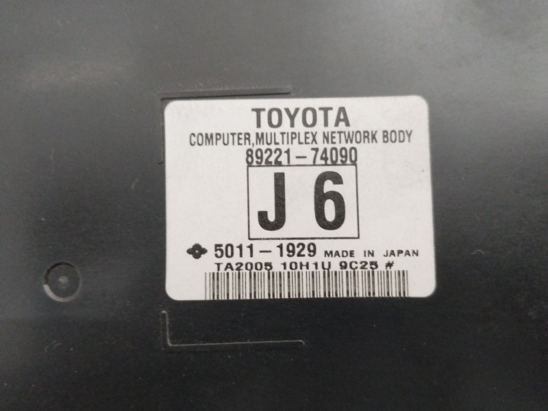 Recambio de caja reles / fusibles para toyota iq 2 referencia OEM IAM 8273074040  
