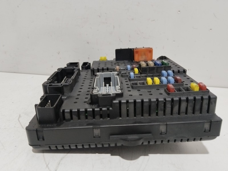 Recambio de caja reles / fusibles para volvo xc90 d5 executive (7 asientos) (136kw) referencia OEM IAM 28017881  
