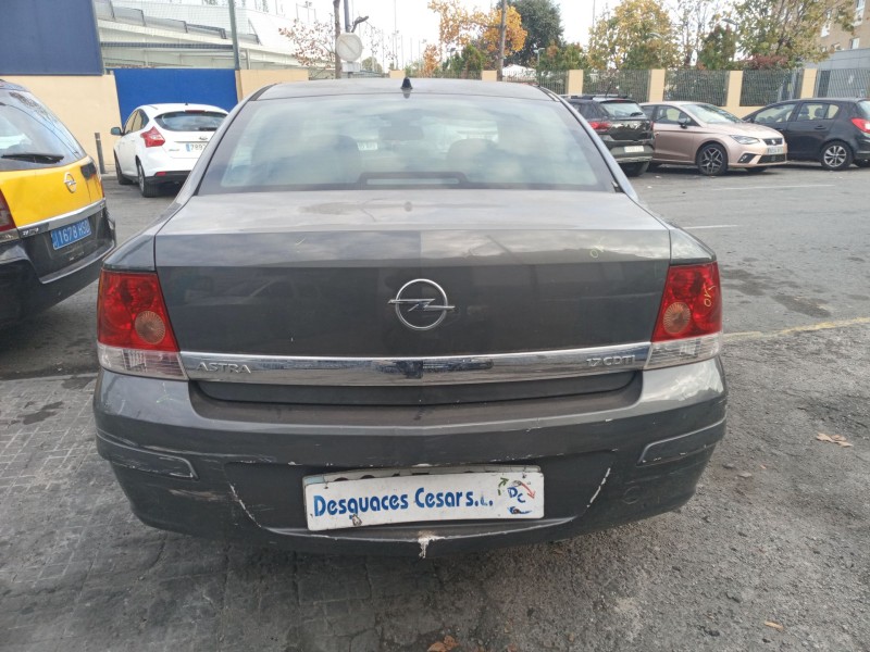 opel astra h sedán (a04) del año 2009