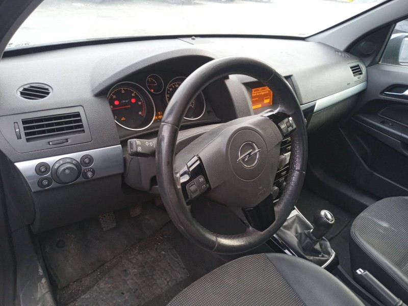 opel astra h sedán (a04) del año 2009
