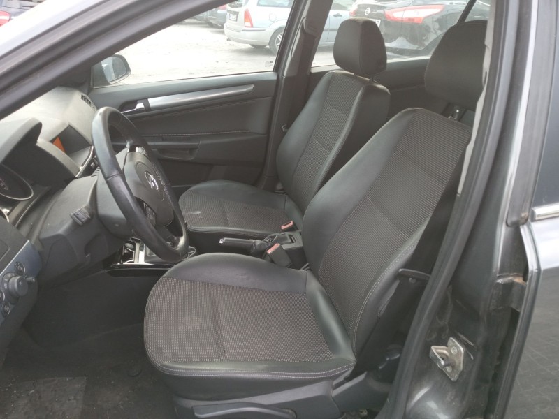 opel astra h sedán (a04) del año 2009