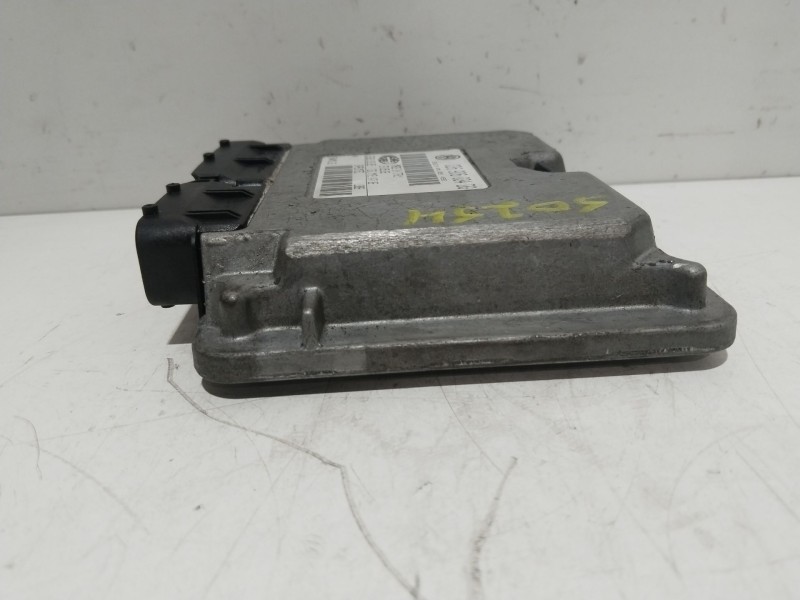 Recambio de centralita motor uce para ssangyong rodius i 2.7 xdi referencia OEM IAM 036906034DG  