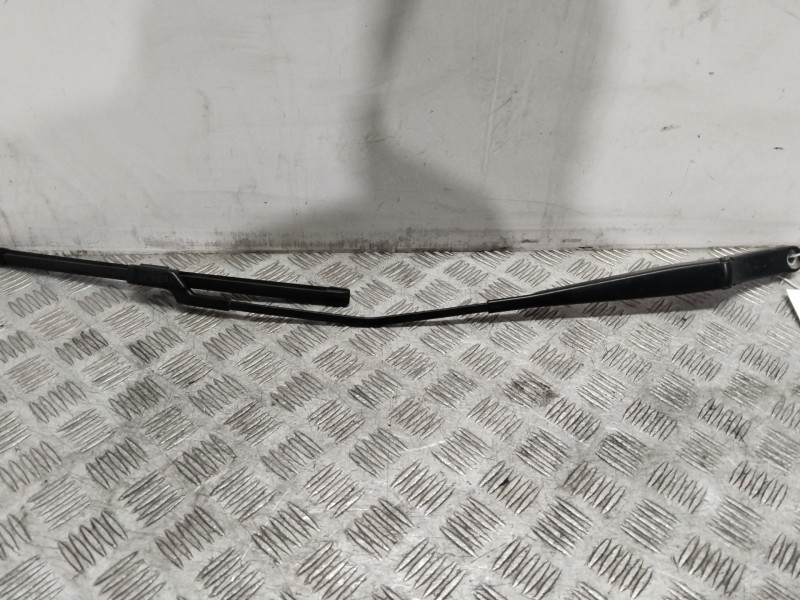 Recambio de brazo limpia delantero derecho para skoda rapid active referencia OEM IAM 5JB955410  