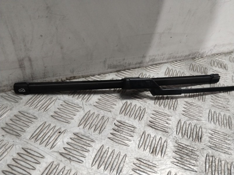 Recambio de brazo limpia delantero derecho para skoda rapid active referencia OEM IAM 5JB955410  