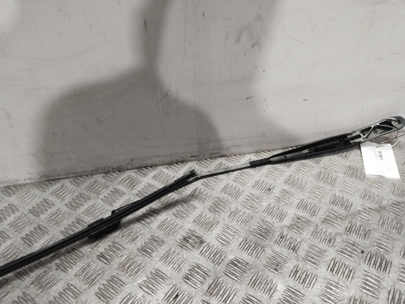 Recambio de brazo limpia delantero derecho para skoda rapid active referencia OEM IAM 5JB955410  