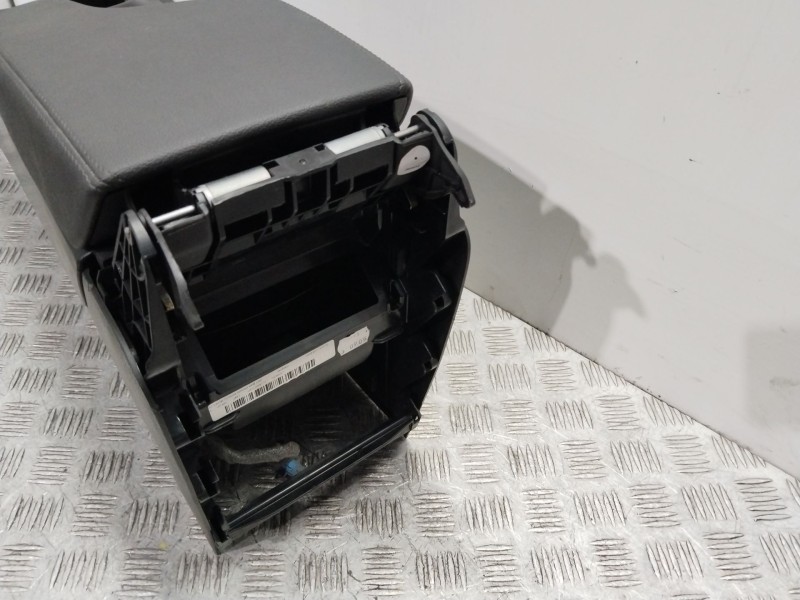 Recambio de apoyabrazos central para opel insignia a (g09) 2.0 cdti (68) referencia OEM IAM 13245742  