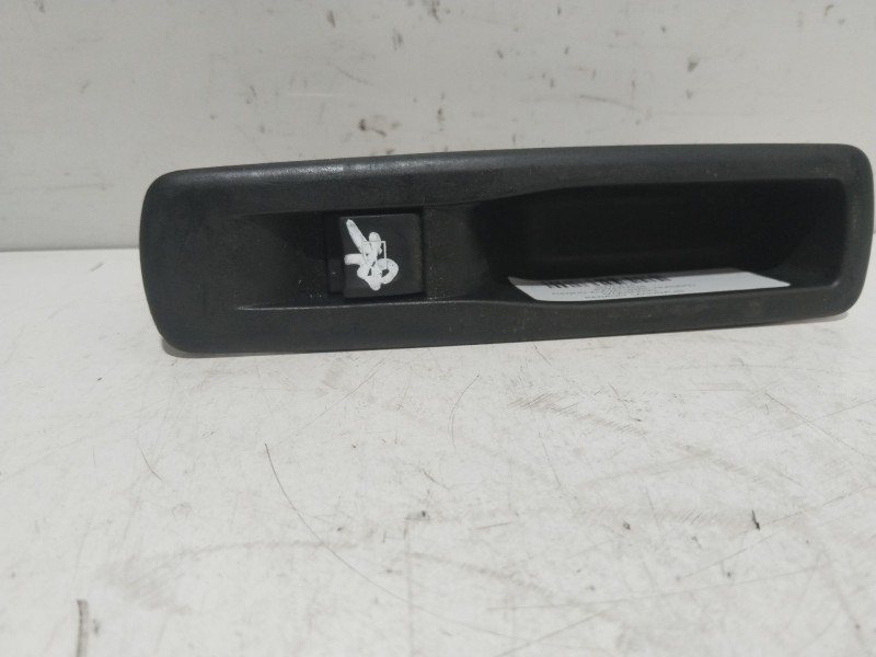 Recambio de mando elevalunas trasero izquierdo para renault laguna iii privilege referencia OEM IAM 82944002R  