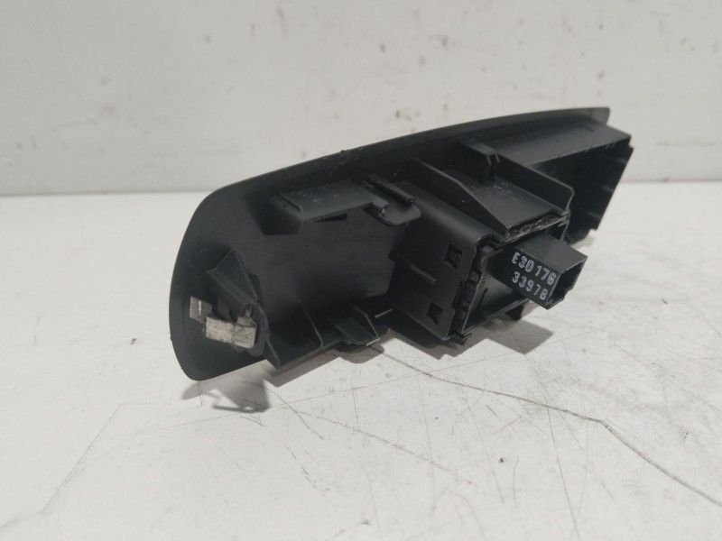 Recambio de mando elevalunas delantero derecho para renault laguna iii privilege referencia OEM IAM 809600004R  