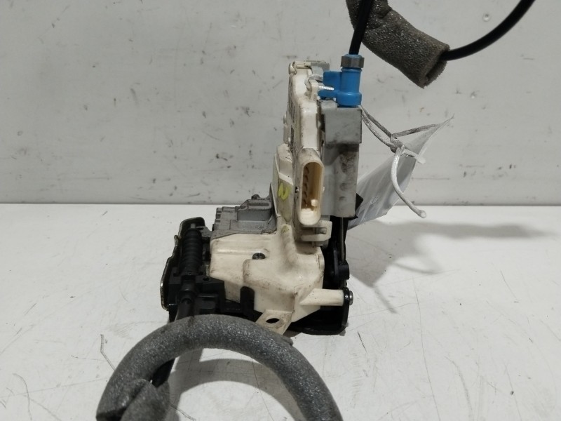 Recambio de cerradura puerta delantera derecha para peugeot 206 berlina xr referencia OEM IAM 8X1837016  