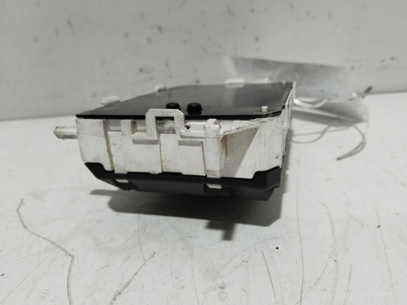 Recambio de pantalla multifuncion para ford fiesta (cb1) ghia referencia OEM IAM 8A6T18B955BL  