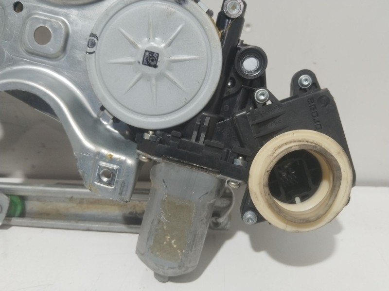 Recambio de elevalunas delantero derecho para toyota auris (_e18_) 1.8 hybrid (zwe186_) referencia OEM IAM 6981002310  