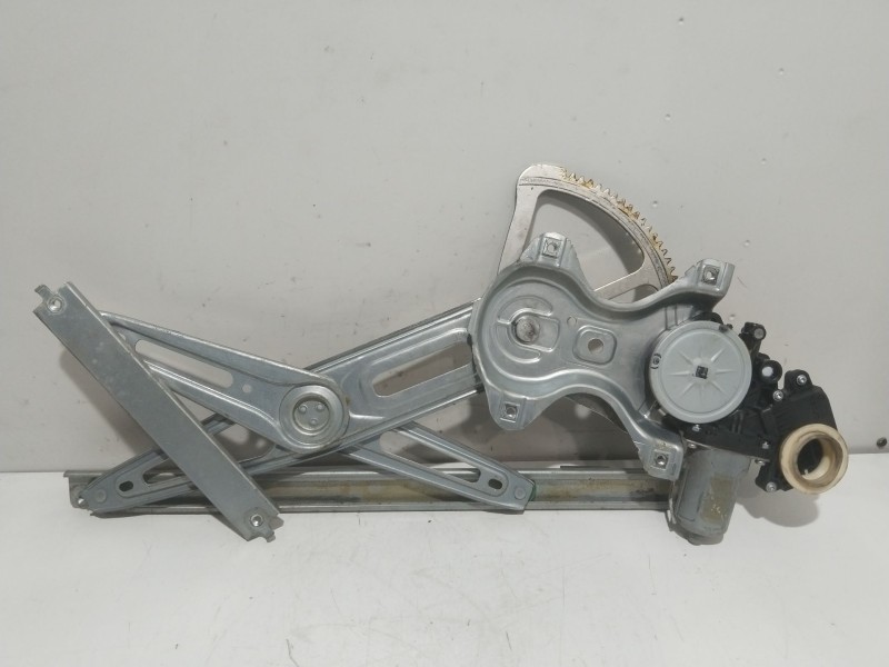 Recambio de elevalunas delantero derecho para toyota auris (_e18_) 1.8 hybrid (zwe186_) referencia OEM IAM 6981002310  