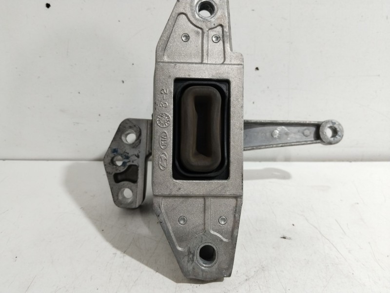 Recambio de soporte motor derecho para hyundai ioniq (ae) 1.6 gdi hybrid referencia OEM IAM 21810G2000  
