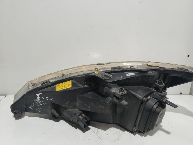 Recambio de faro derecho para ford focus berlina (cak) trend referencia OEM IAM 1152096  