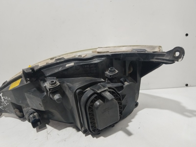 Recambio de faro derecho para ford focus berlina (cak) trend referencia OEM IAM 1152096  