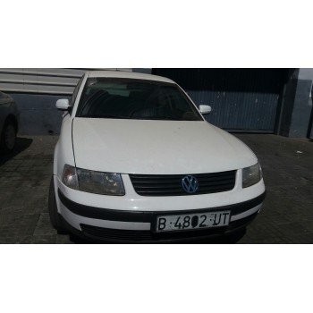 VOLKSWAGEN PASSAT BERLINA (3B2)