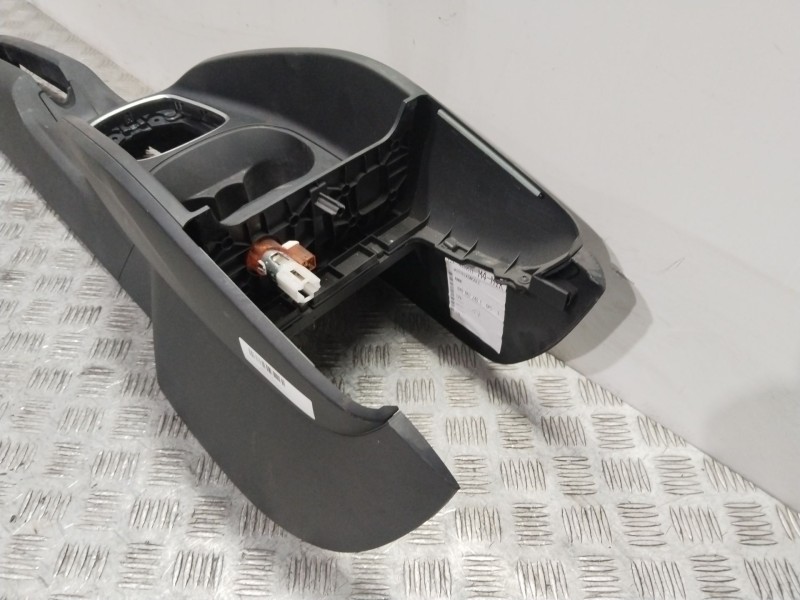 Recambio de consola central para audi a1 sportback (8xa, 8xf) 1.6 tdi referencia OEM IAM 8X0863243A  