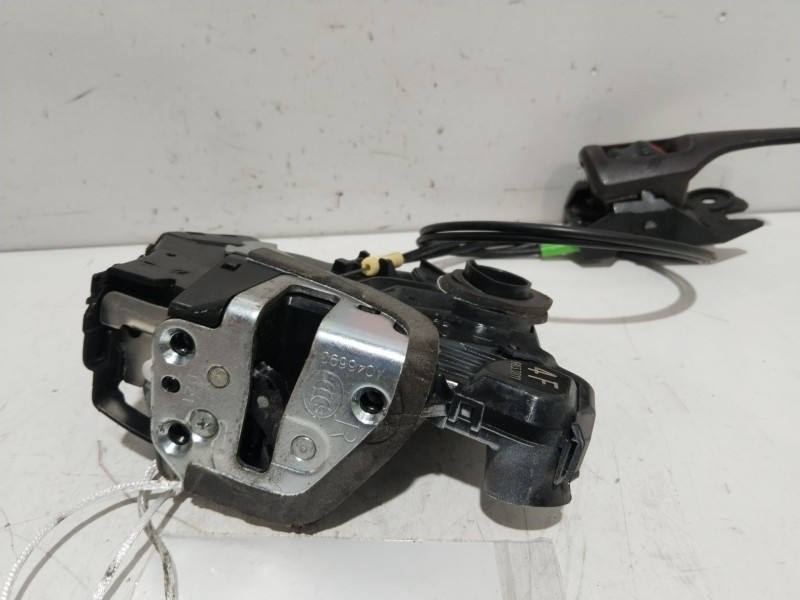 Recambio de cerradura puerta delantera derecha para toyota iq 2 referencia OEM IAM 6903042221  