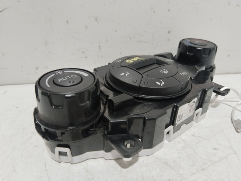 Recambio de mando calefaccion / aire acondicionado para ford fiesta (cb1) ghia referencia OEM IAM 8A6T18C612  