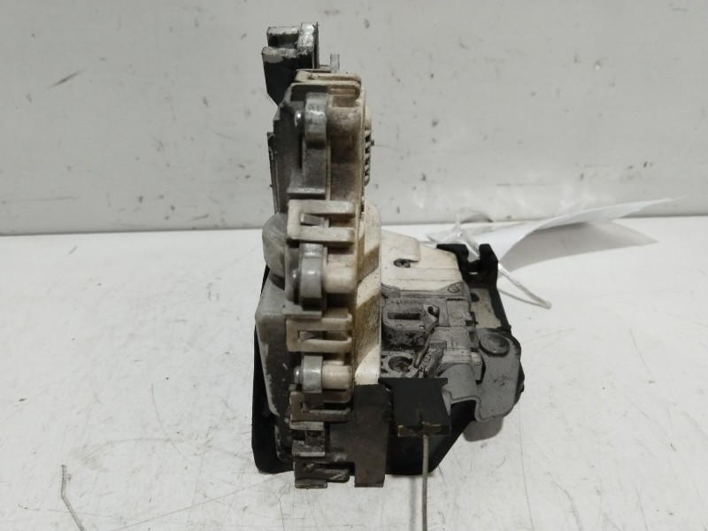 Recambio de cerradura puerta delantera derecha para seat leon (1p1) 1.6 tdi referencia OEM IAM 1P1837016B  