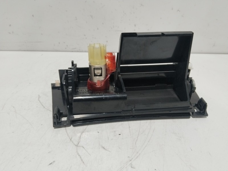 Recambio de cenicero para opel insignia a (g09) 2.0 cdti (68) referencia OEM IAM 22764032  