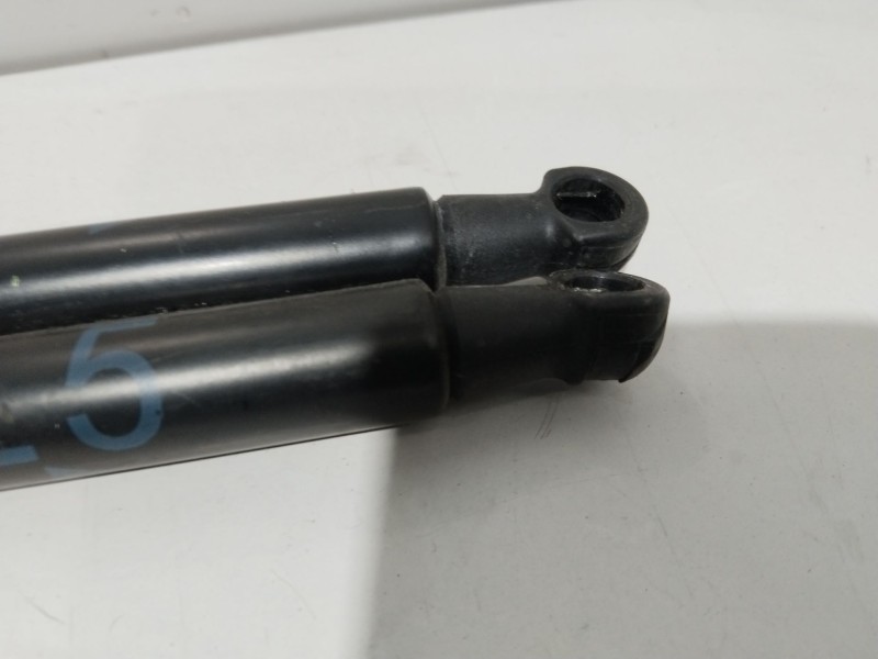 Recambio de amortiguadores maletero / porton para toyota iq 2 referencia OEM IAM 689600W570  