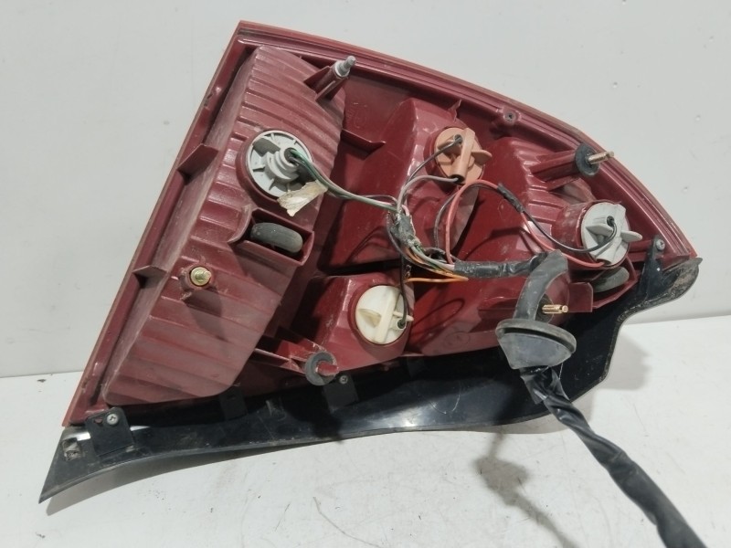 Recambio de piloto trasero derecho para hyundai elantra iii sedán (xd) 1.6 referencia OEM IAM 92402200  