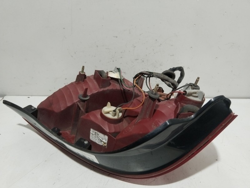 Recambio de piloto trasero derecho para hyundai elantra iii sedán (xd) 1.6 referencia OEM IAM 92402200  