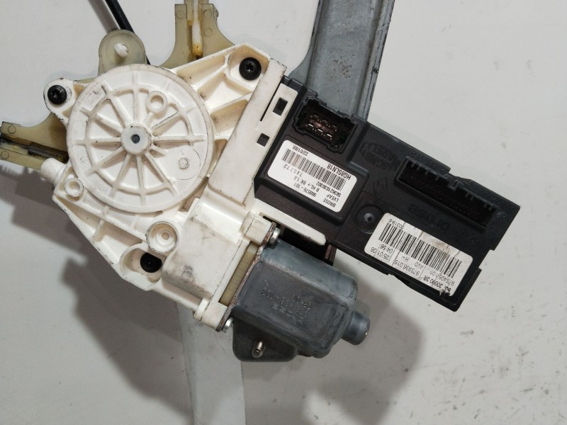 Recambio de elevalunas delantero derecho para renault laguna iii privilege referencia OEM IAM 807000002R  