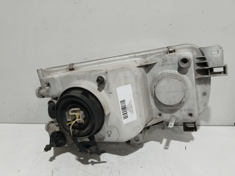 Recambio de faro izquierdo para nissan serena (c23) 2.0 d (kvjc23) referencia OEM IAM 260608C002  