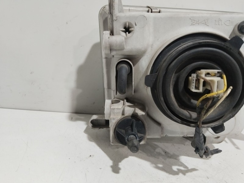 Recambio de faro izquierdo para nissan serena (c23) 2.0 d (kvjc23) referencia OEM IAM 260608C002  