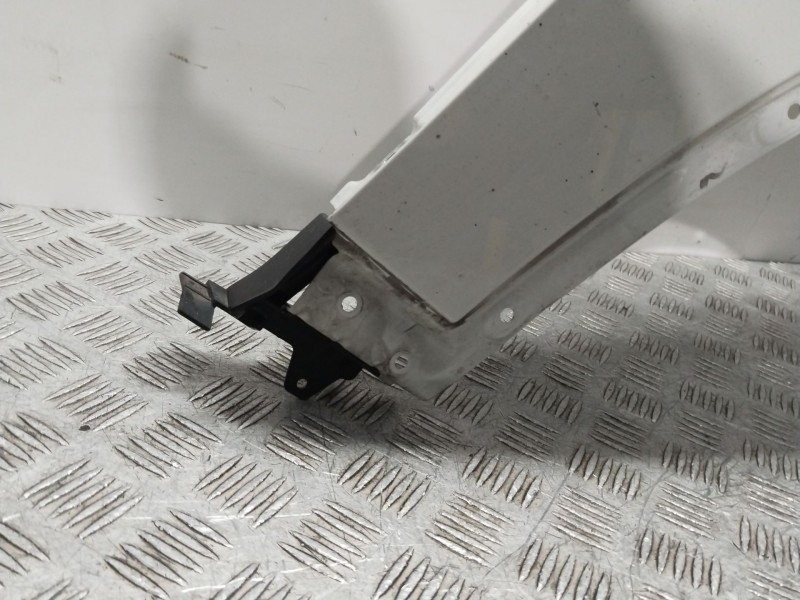 Recambio de aleta delantera derecha para bmw x1 (e84) xdrive 28 i referencia OEM IAM 41007427300  BLANCO