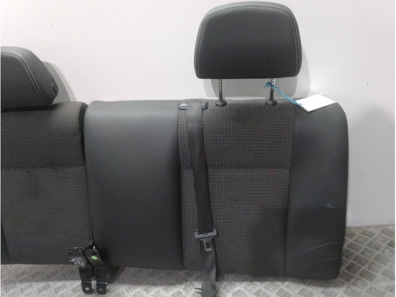 Recambio de espaldar trasero para opel zafira b edition ´´111 jahre´´ referencia OEM IAM   