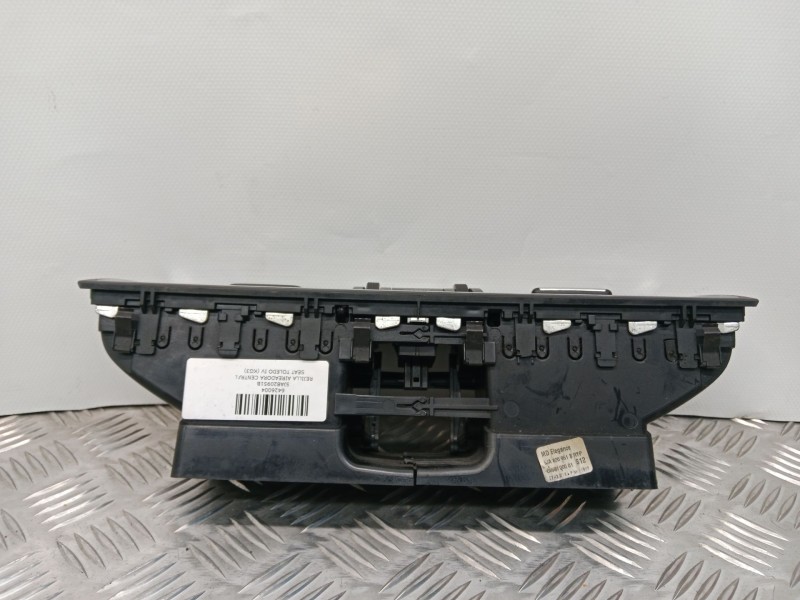 Recambio de rejilla aireadora para seat toledo iv (kg3) 1.6 tdi referencia OEM IAM 5JA820951B  
