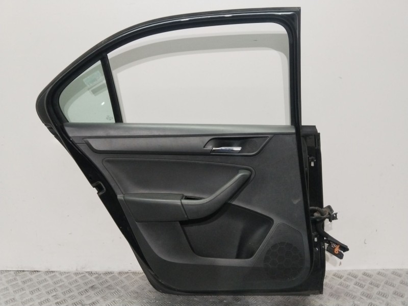 Recambio de puerta trasera izquierda para seat toledo iv (kg3) 1.6 tdi referencia OEM IAM 5JA833055B  NEGRO