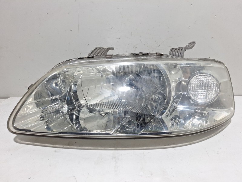 Recambio de faro izquierdo para daewoo kalos sedán (klas) 1.4 referencia OEM IAM 0301002029  
