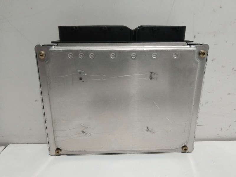 Recambio de centralita motor uce para audi a4 b6 avant (8e5) 2.0 referencia OEM IAM 8E0909557D   Recambio de centralita motor uce para audi a4 b6 avant (8e5) 2.0 referencia OEM IAM 8E0909557D