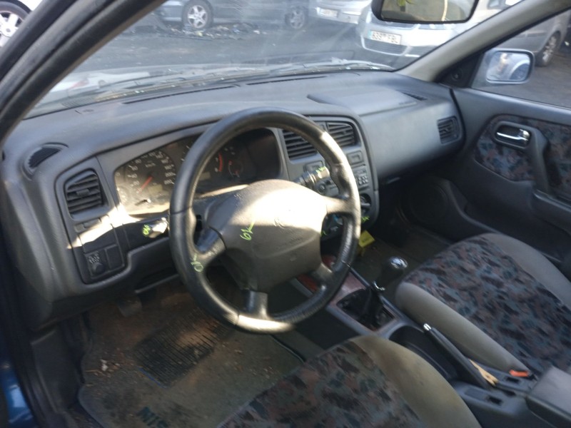 nissan primera hatchback (p11) del año 1999