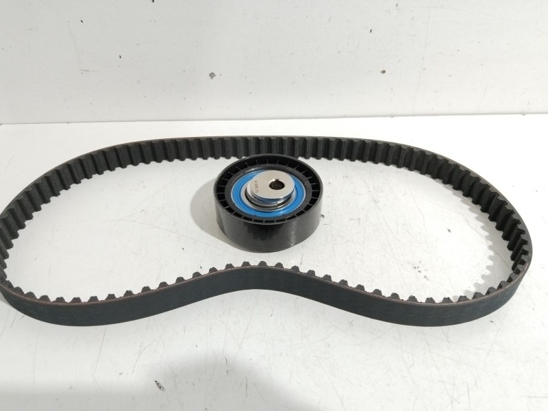 Recambio de kit de distribucion para ford fiesta iii (gfj) 1.3 cat referencia OEM IAM 1611873780  