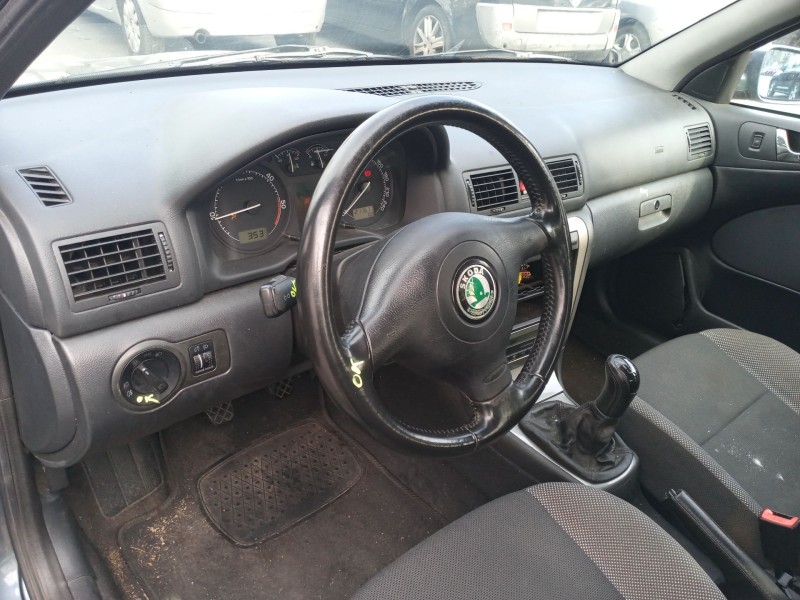 skoda octavia i combi (1u5) del año 2003 skoda octavia i combi (1u5) del año 2003