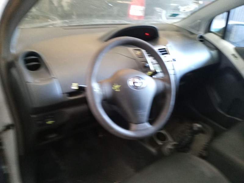 toyota yaris (_p9_) del año 2011