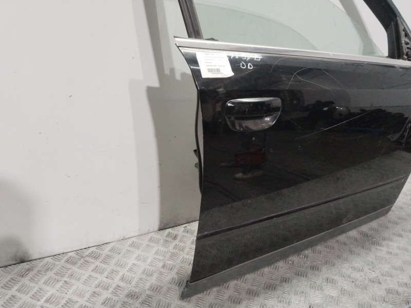 Recambio de puerta delantera derecha para audi a4 avant (b5) 1.6 referencia OEM IAM 8D0831052C NEGRO 
