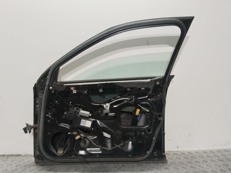 Recambio de puerta delantera derecha para audi a4 avant (b5) 1.6 referencia OEM IAM 8D0831052C NEGRO 
