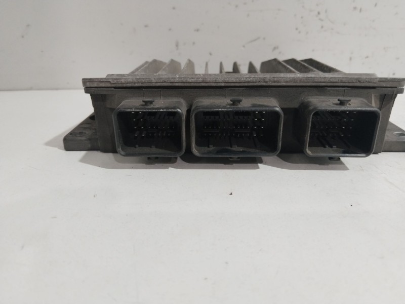 Recambio de centralita motor uce para renault modus confort dynamique referencia OEM IAM   